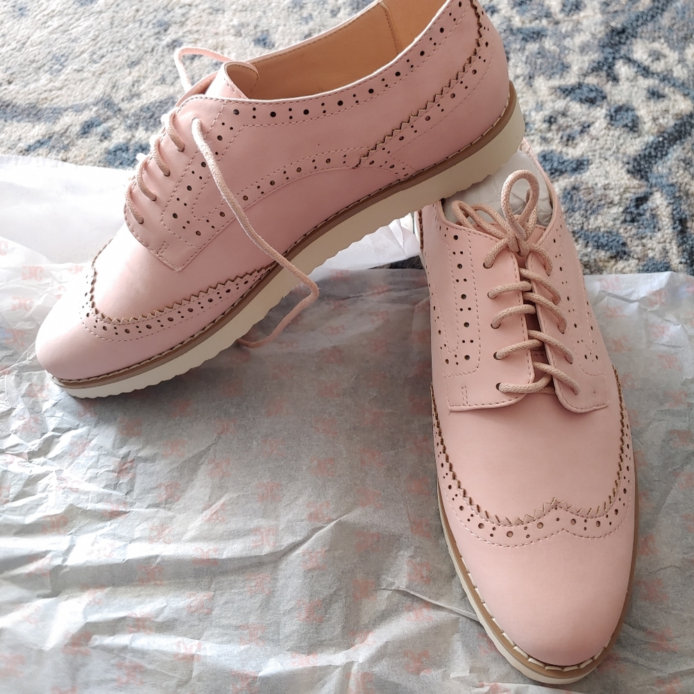 SOLD NWT Wingtip Casual Shoes, Blush, size 9 - Picture 1 of 11
